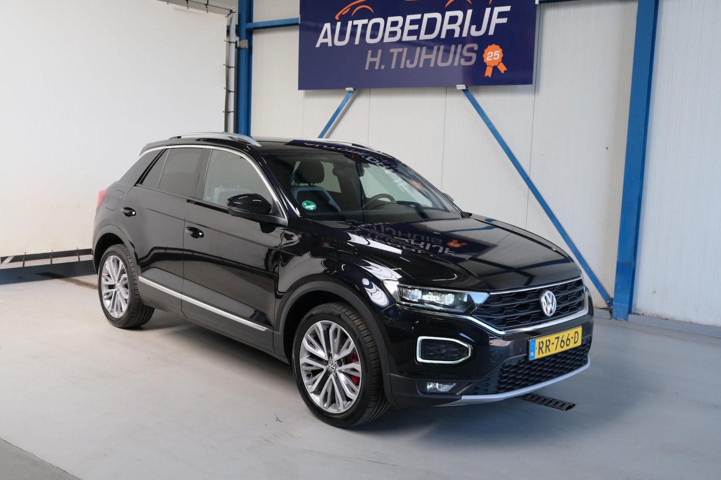 Volkswagen T-Roc - 1.5 TSI 150 pk Sport - N.A.P. Airco, Cruise, Navi, PDC. - AutoWereld.nl