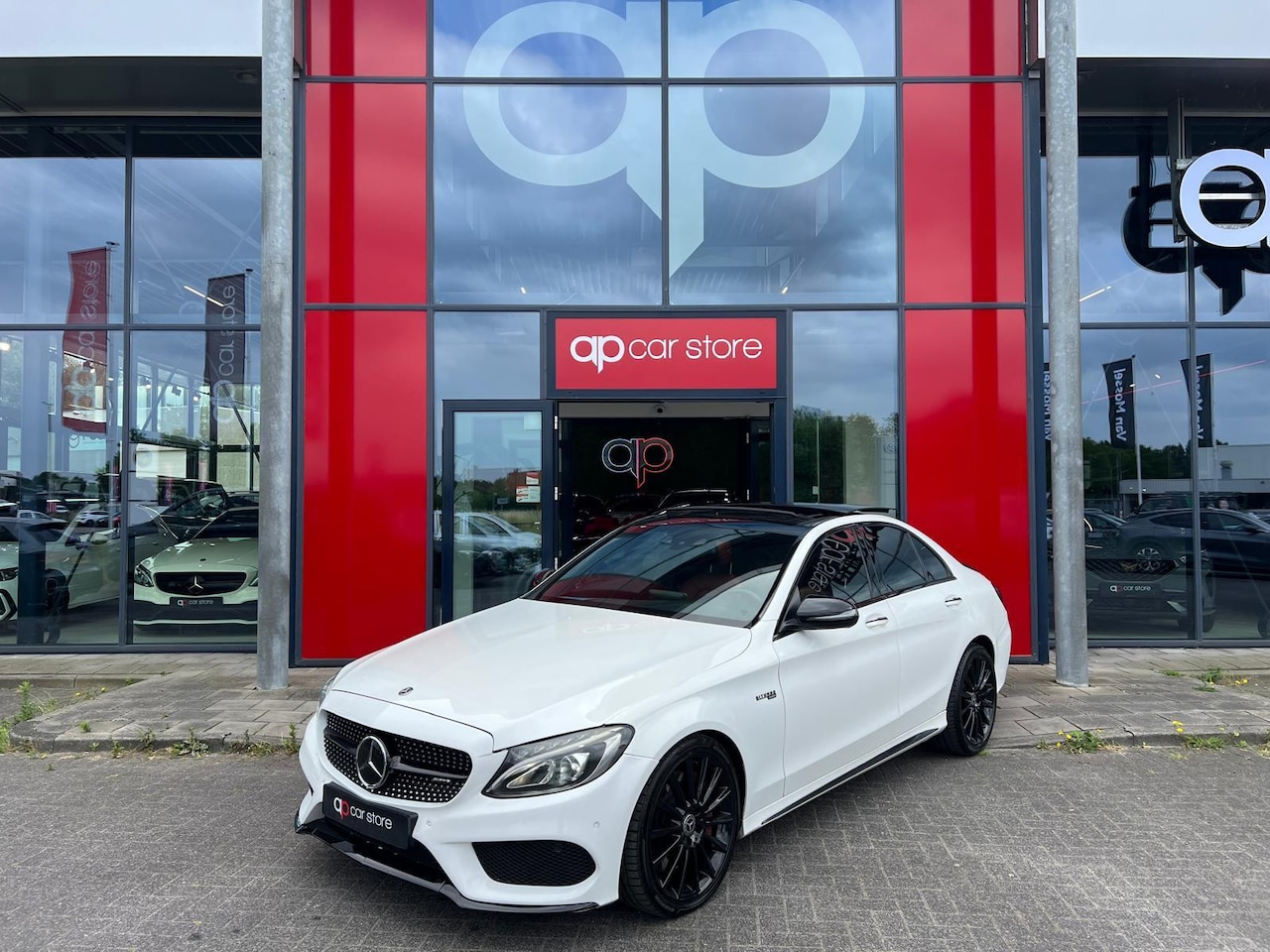 Mercedes-Benz C-klasse - 450 AMG 4MATIC Panorama Burmester Memory seats Head-Up - AutoWereld.nl