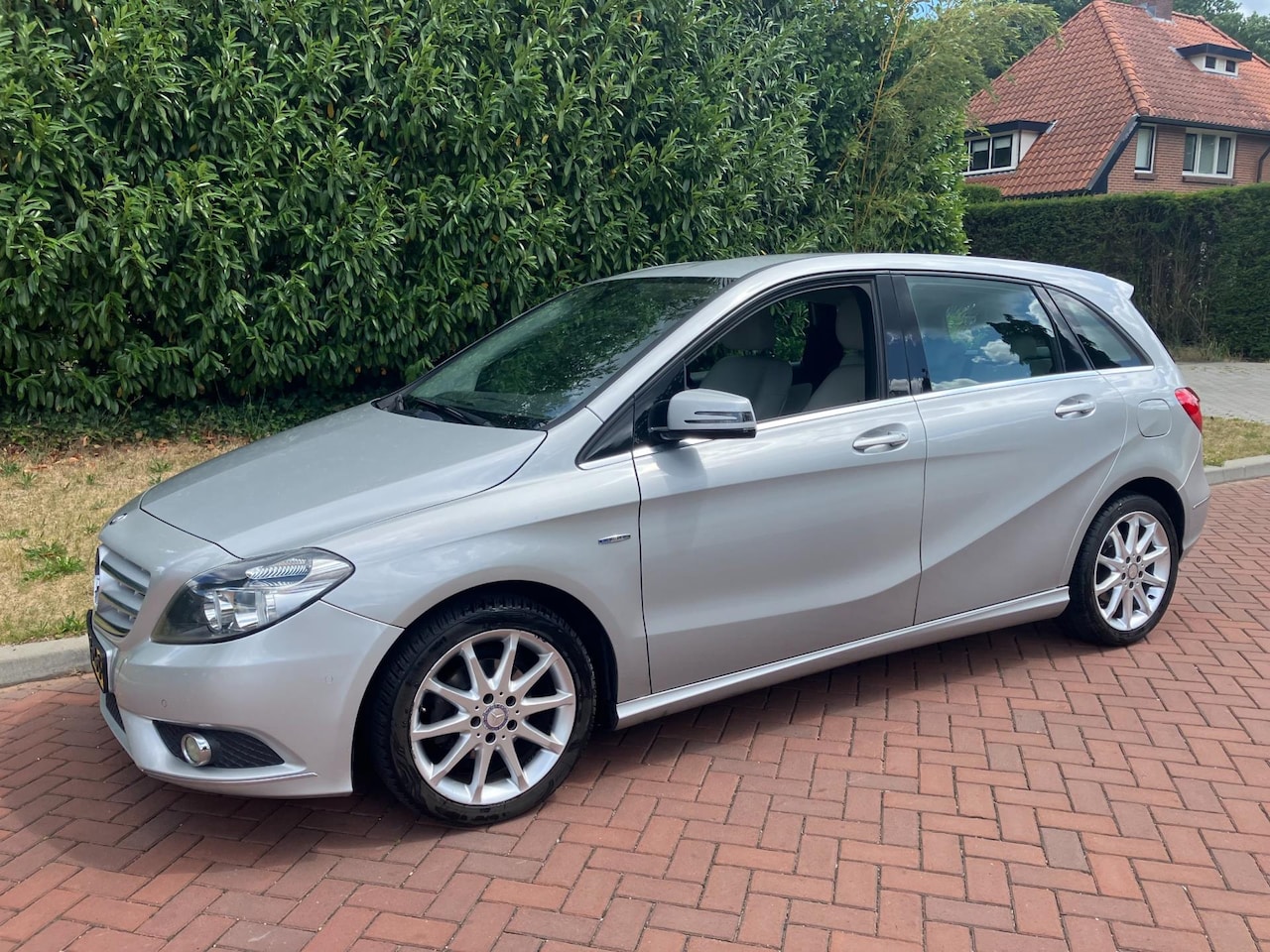 Mercedes-Benz B-klasse - 180 CDI Ambition automaat rijd goed met leer en navigatie - AutoWereld.nl