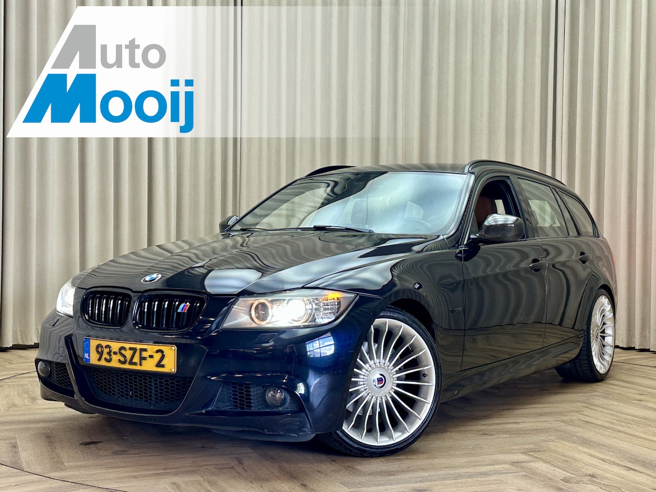 BMW 3-serie Touring - 325i *Carbon M-Sport Edition* Origineel NL! / Harman Kardon / Alpina 19"velgen / Leder / X - AutoWereld.nl