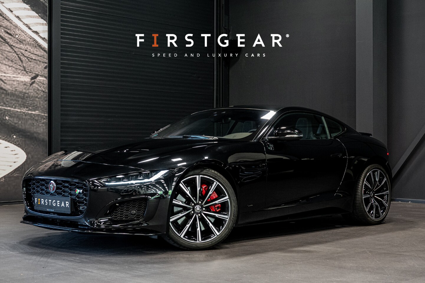 Jaguar F-type - P575 AWD R 75 *Panorama / Stoelventilatie / Sport-uitlaat / Meridian / Memory* - AutoWereld.nl