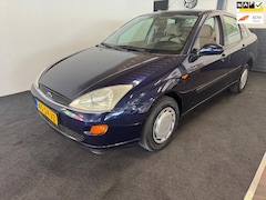 Ford Focus - 1.6-16V Ghia / AUTOMAAT / auto rijdt en schakelt goed