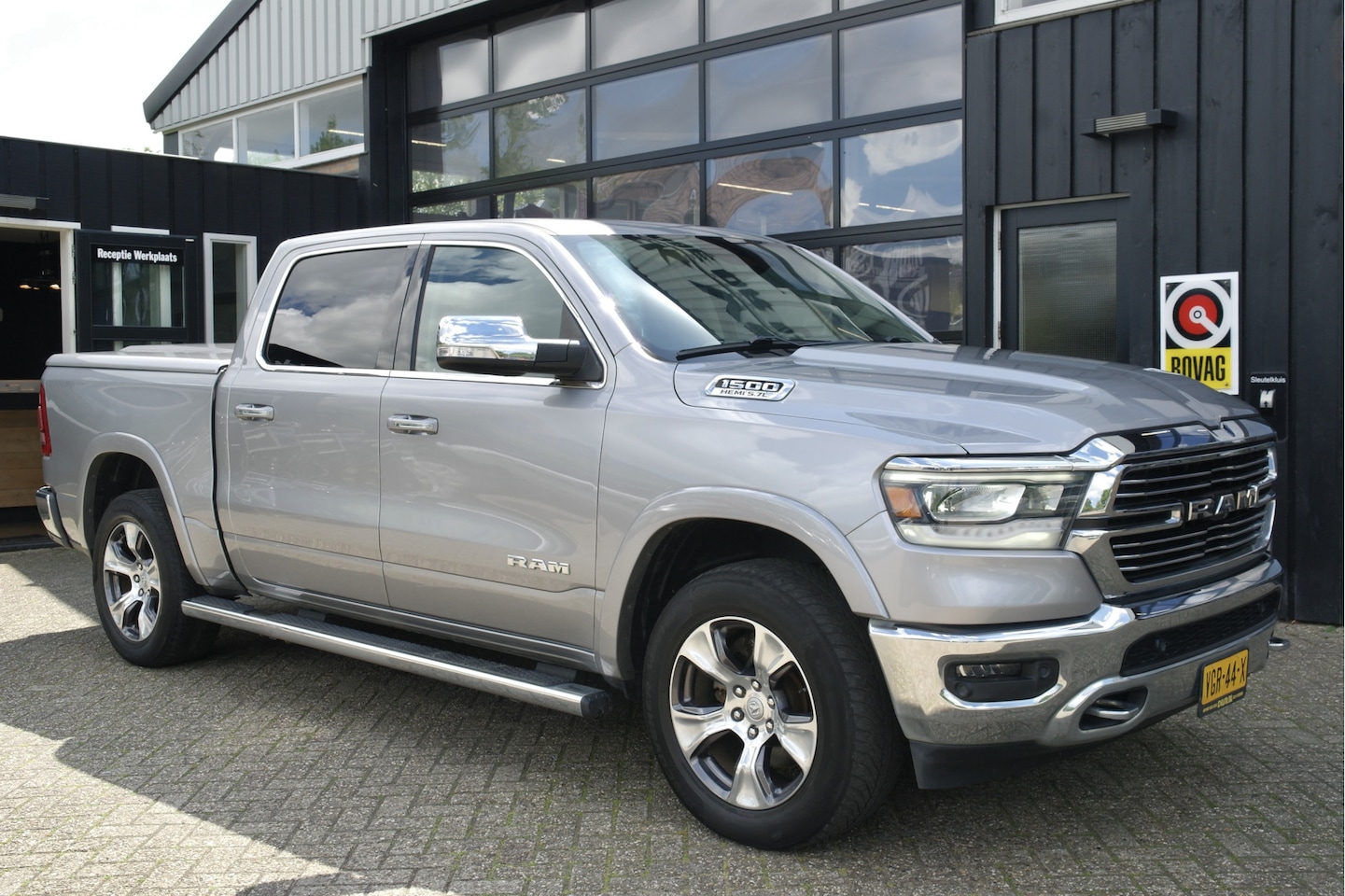 Dodge Ram 1500 - 5.7 V8 4x4 Crew Cab Laramie | BPM VRIJ | Groot Navi | Adaptive | Schuifdak | FULL OPTION | - AutoWereld.nl