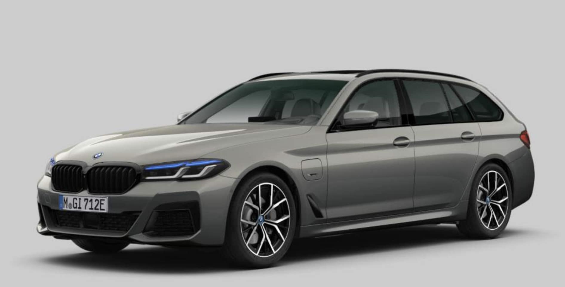 BMW 5-serie Touring - 530e M-SPORT - PANO - TREKHAAK - LASER - COMFORT+ - AutoWereld.nl