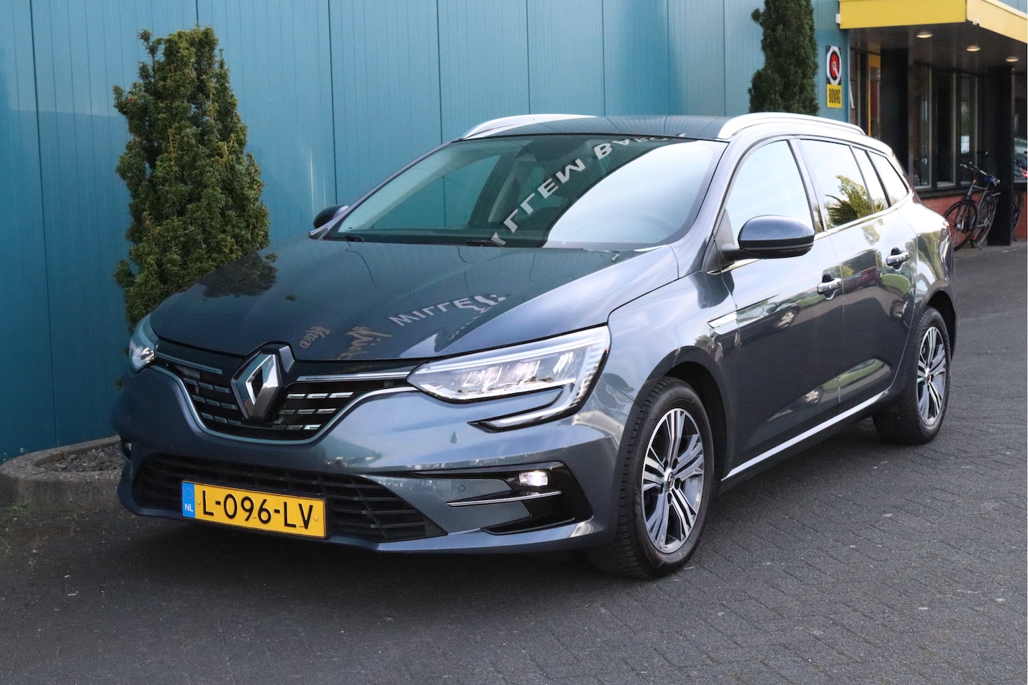 Renault Mégane Estate - 1.3 TCe Intens AUT. ECC|CRUISE|CARPLAY|TREKH.|NAV|KEYLESS|LED|PDC|LMV - AutoWereld.nl