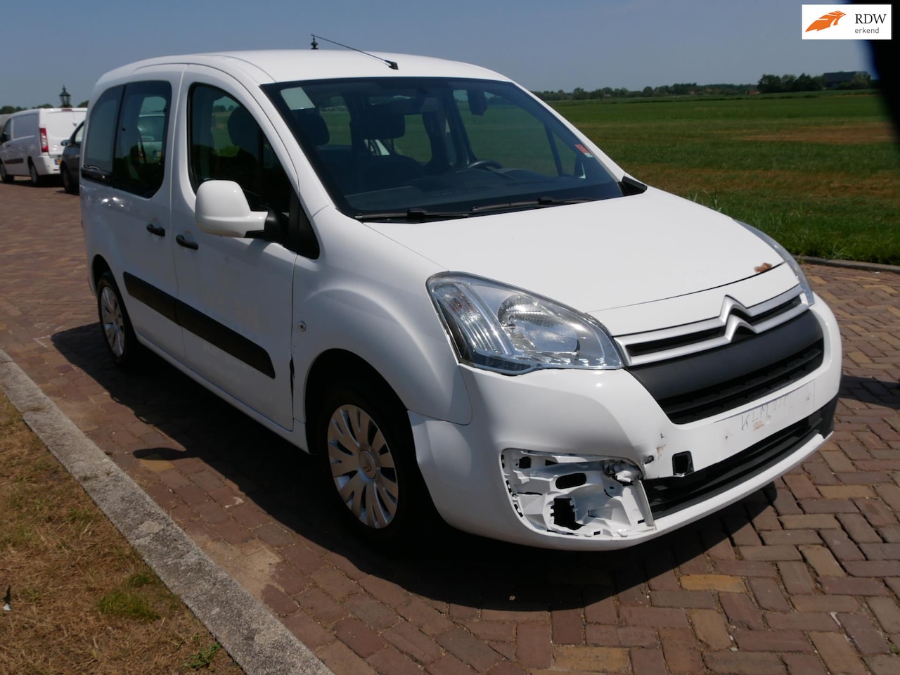 Citroën Berlingo - 1.6 BlueHDi Feel 74kW 5-PERS AC 2XDOOR ** 2999 NETTO ** - AutoWereld.nl