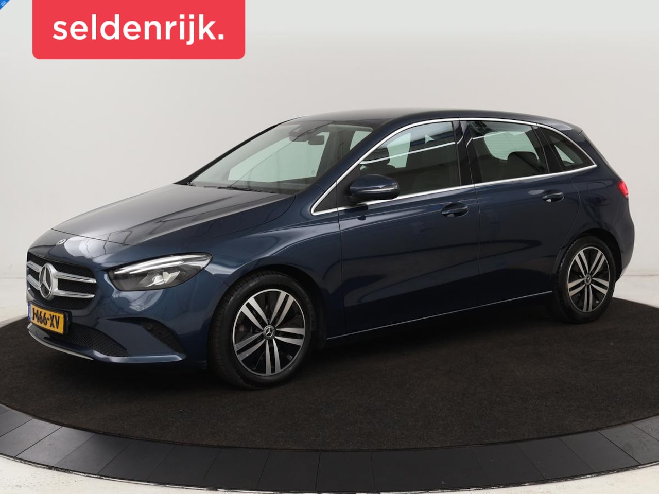 Mercedes-Benz B-klasse - 180 Business Solution Luxury | Leder | Trekhaak | Stoelverwarming | Camera | Navigatie | F - AutoWereld.nl