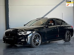 BMW 3-serie - 330i M-Sport, Org. NL, Schuifdak, HUD, H&K, Leer, Elektrische Stoelen