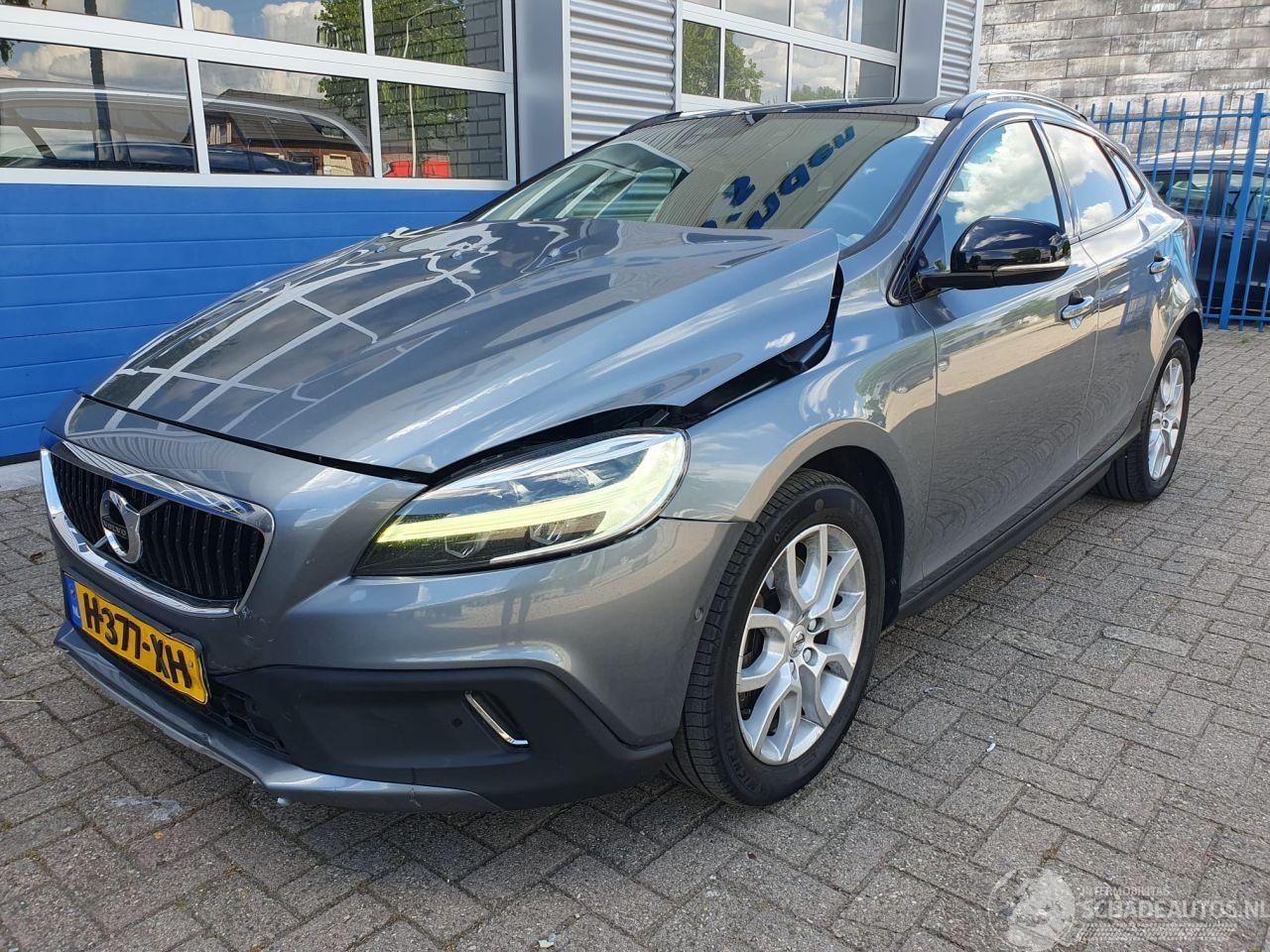 Volvo V40 Cross Country - V-40 1.5 T3 Kinetic Automaat - AutoWereld.nl