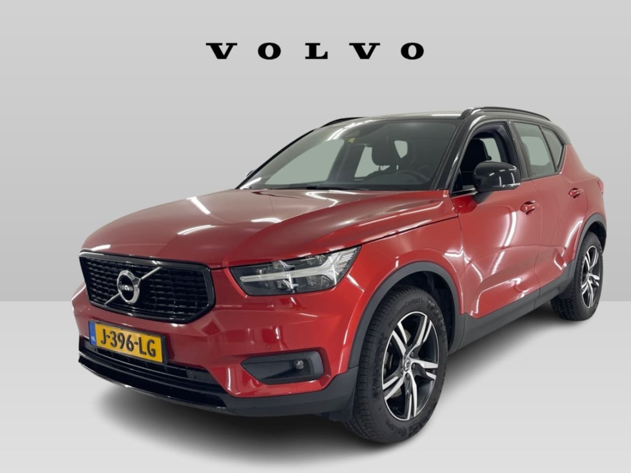 Volvo XC40 - 2.0 B4 R-Design | Stoel en stuurwielverwarming | Camera | Parkeersensoren voor en achter | - AutoWereld.nl