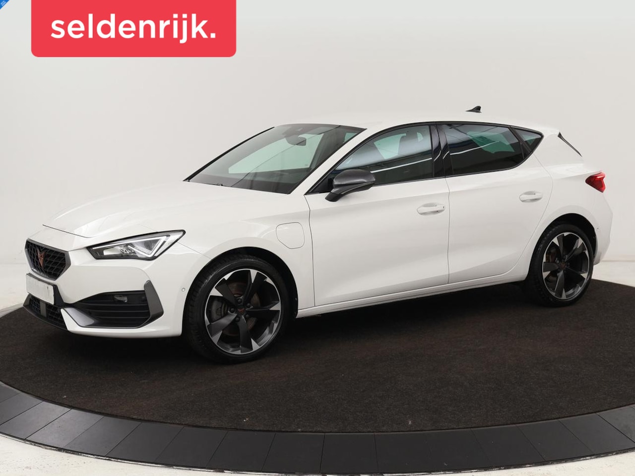 CUPRA Leon - 1.4 e-Hybrid | Stoel & stuurverwarming | Camera | Adaptive cruise | Carplay | Navigatie | - AutoWereld.nl