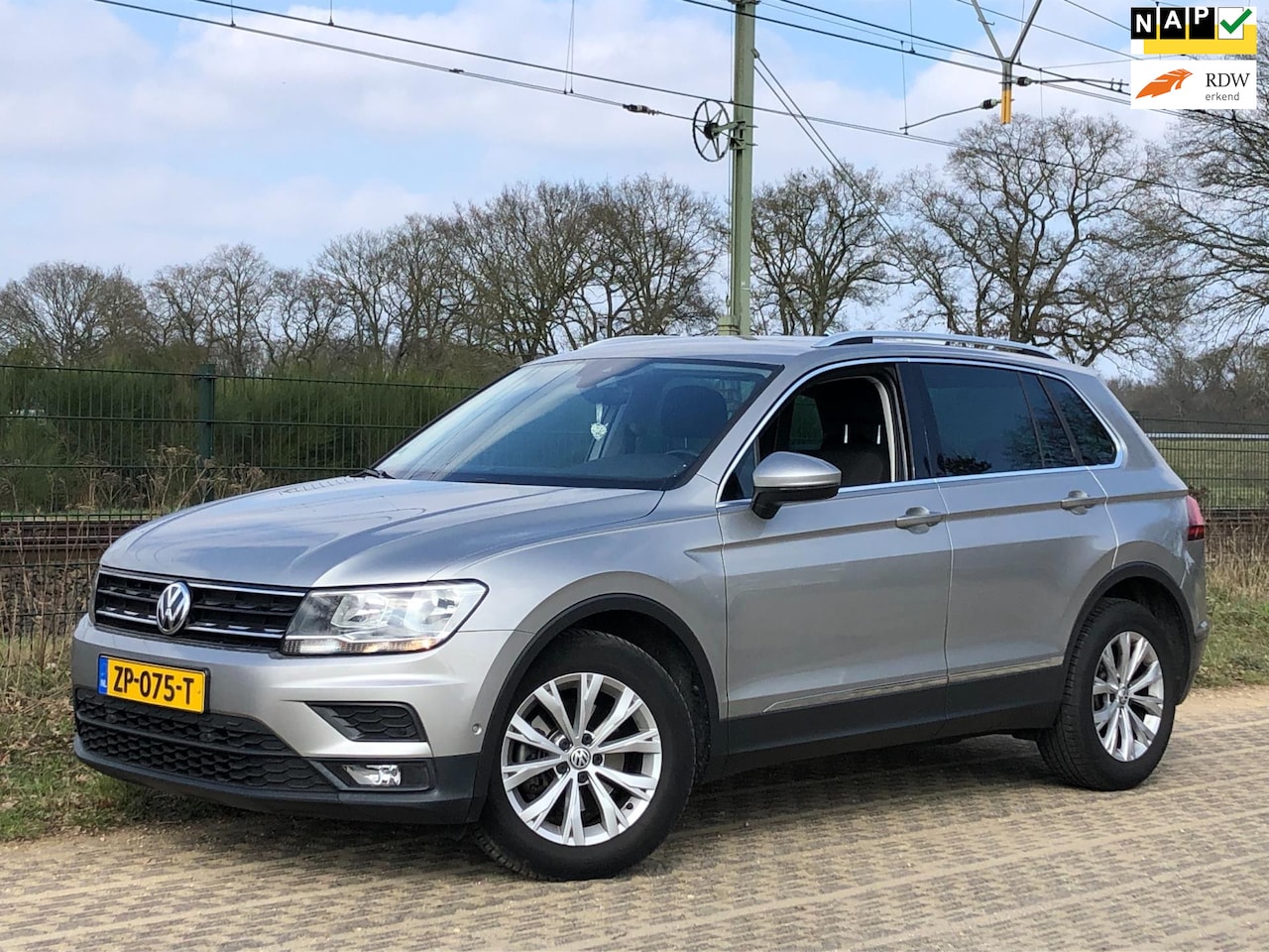 Volkswagen Tiguan - 1.5 TSI ACT Comfortline Business AUTOMAAT, Navi, Trekhaak - AutoWereld.nl