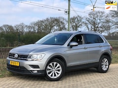 Volkswagen Tiguan - 1.5 TSI ACT Comfortline Business AUTOMAAT, Navi, Trekhaak
