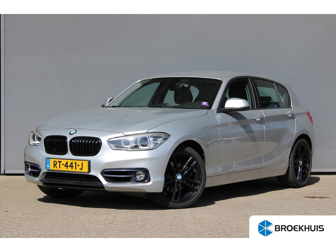 BMW 1-serie - 120i Executive | Keyless start | Koplampen adaptief | Lichtmetalen velgen 18" - AutoWereld.nl