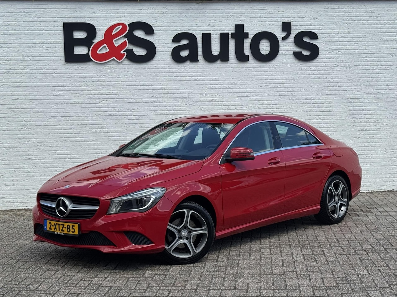 Mercedes-Benz CLA-Klasse - 180 Amg Sportline Leder Xenon Airco Trekhaak 4 Seizoenen banden - AutoWereld.nl