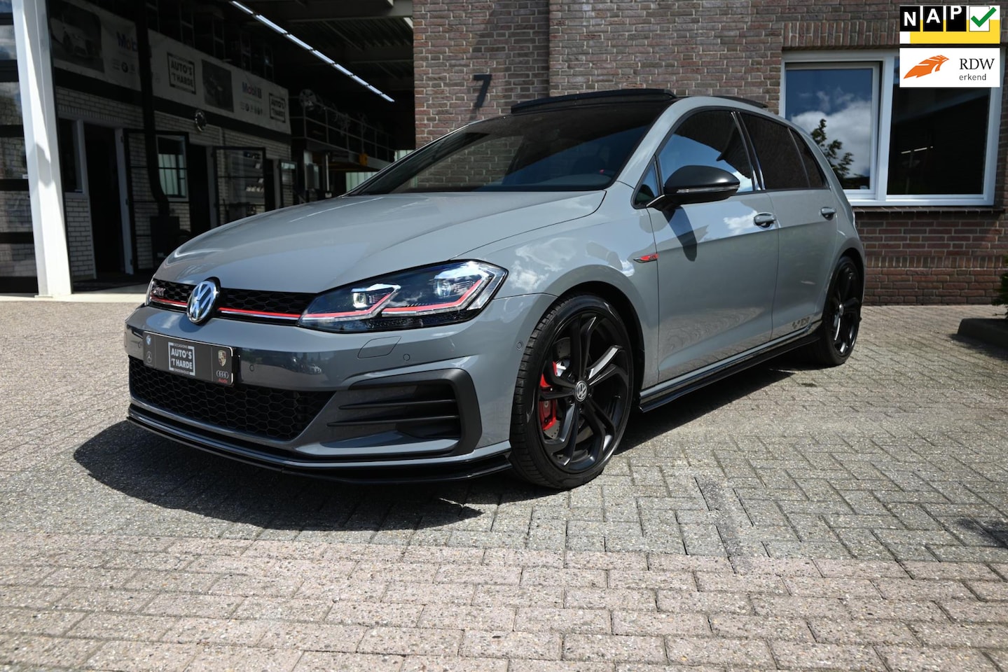 Volkswagen Golf - 2.0 TSI GTI TCR | 290PK | PANO | CAMERA | VIRTUAL | PURE GREY | Adaptive |Keyless | 19'' | - AutoWereld.nl