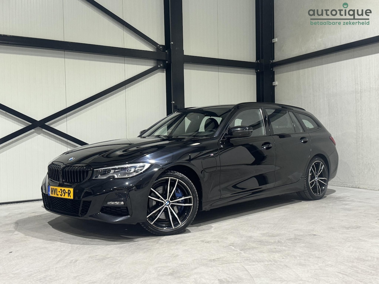 BMW 3-serie Touring - 330e M-Sport | navi | carplay | trekhaak | shadow-line | - AutoWereld.nl