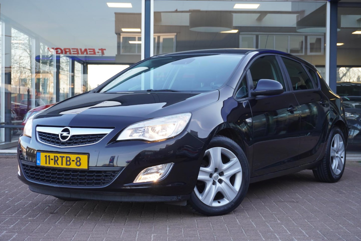 Opel Astra - 1.4 Turbo Edition | Airco | 5deurs | Elek. Pakket | LM velgen | 2010 | Zwart | Inruil moge - AutoWereld.nl