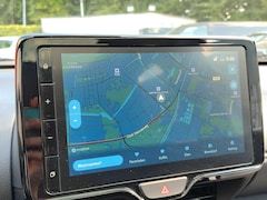 Toyota Yaris Cross - 1.5 Hybrid STYLE PANODAK STOEL/STUURVERW HEAD-UP NAVI CAMERA APPLE/ANDROID KEYLESS 17'' LM