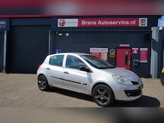 Renault Clio - 1.2-16V Special Line