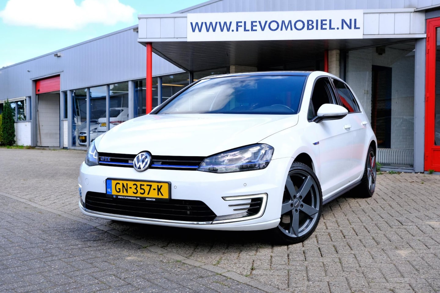 Volkswagen Golf - 1.4 TSI GTE Aut. Pano|Sportstoelen|Navi|Cam|LMV - AutoWereld.nl
