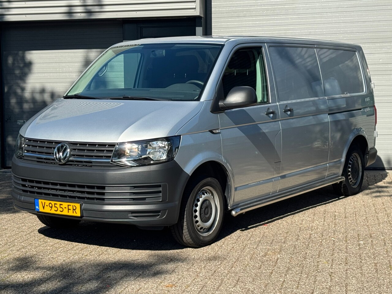 Volkswagen Transporter - 2.0 TDI L2H3 Highline 2.0 TDI L2H3 Highline - AutoWereld.nl