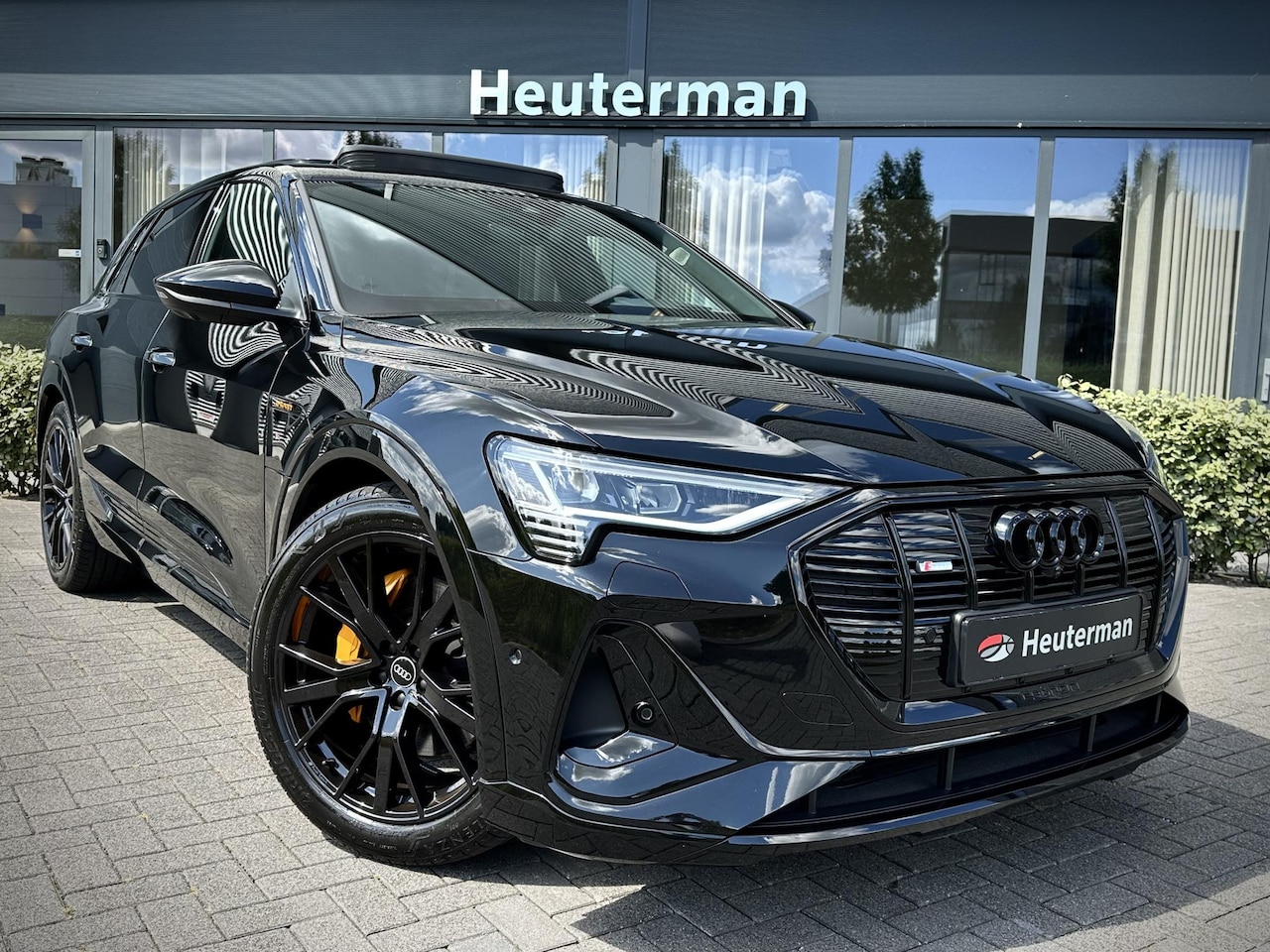 Audi e-tron - 50 Quattro S Line Black/ RS Stoelen/ B&O/ Panodak - AutoWereld.nl