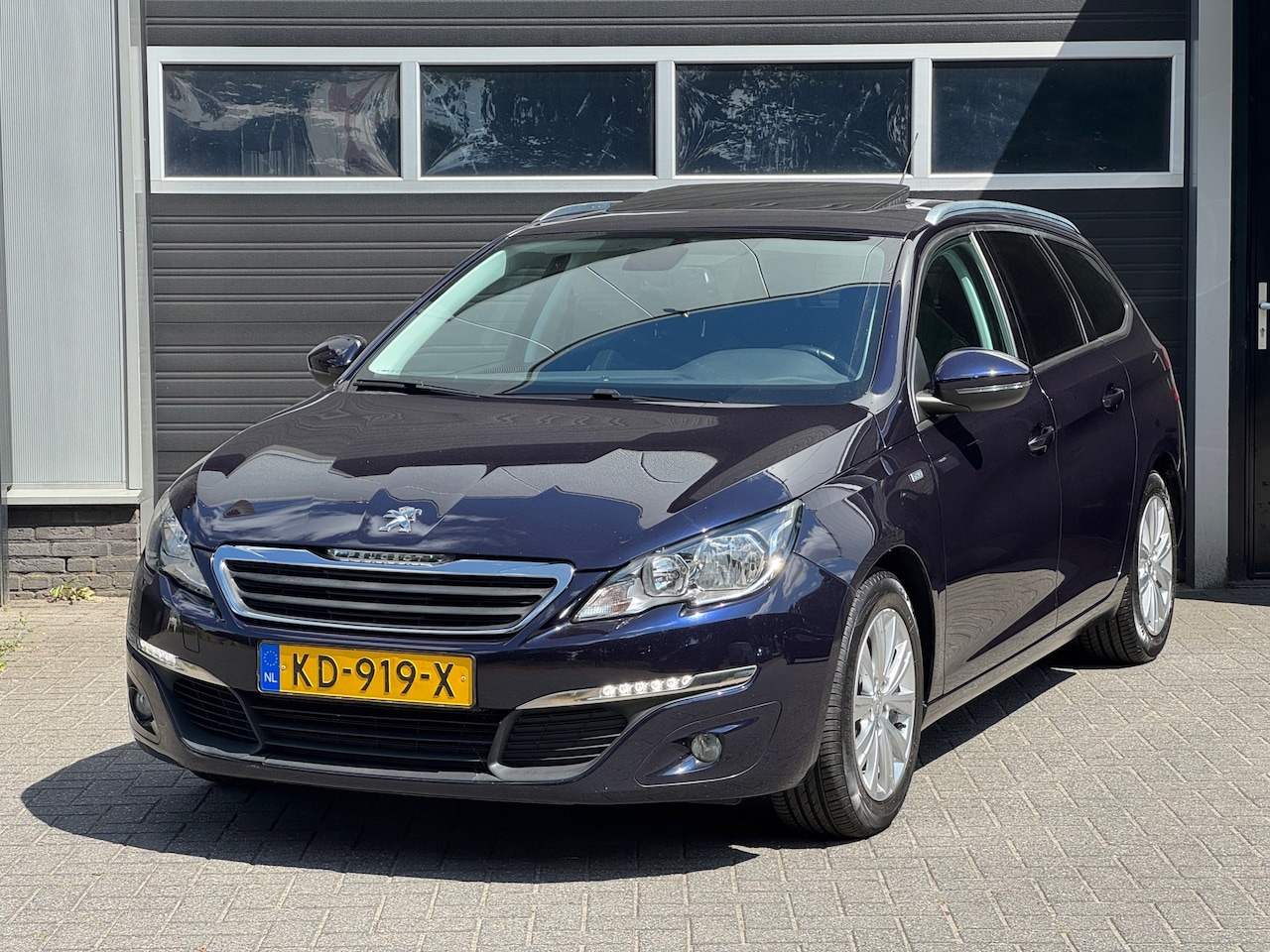 Peugeot 308 SW - 1.2 PureTech Style Pano, Navi, PDC, NAP - AutoWereld.nl