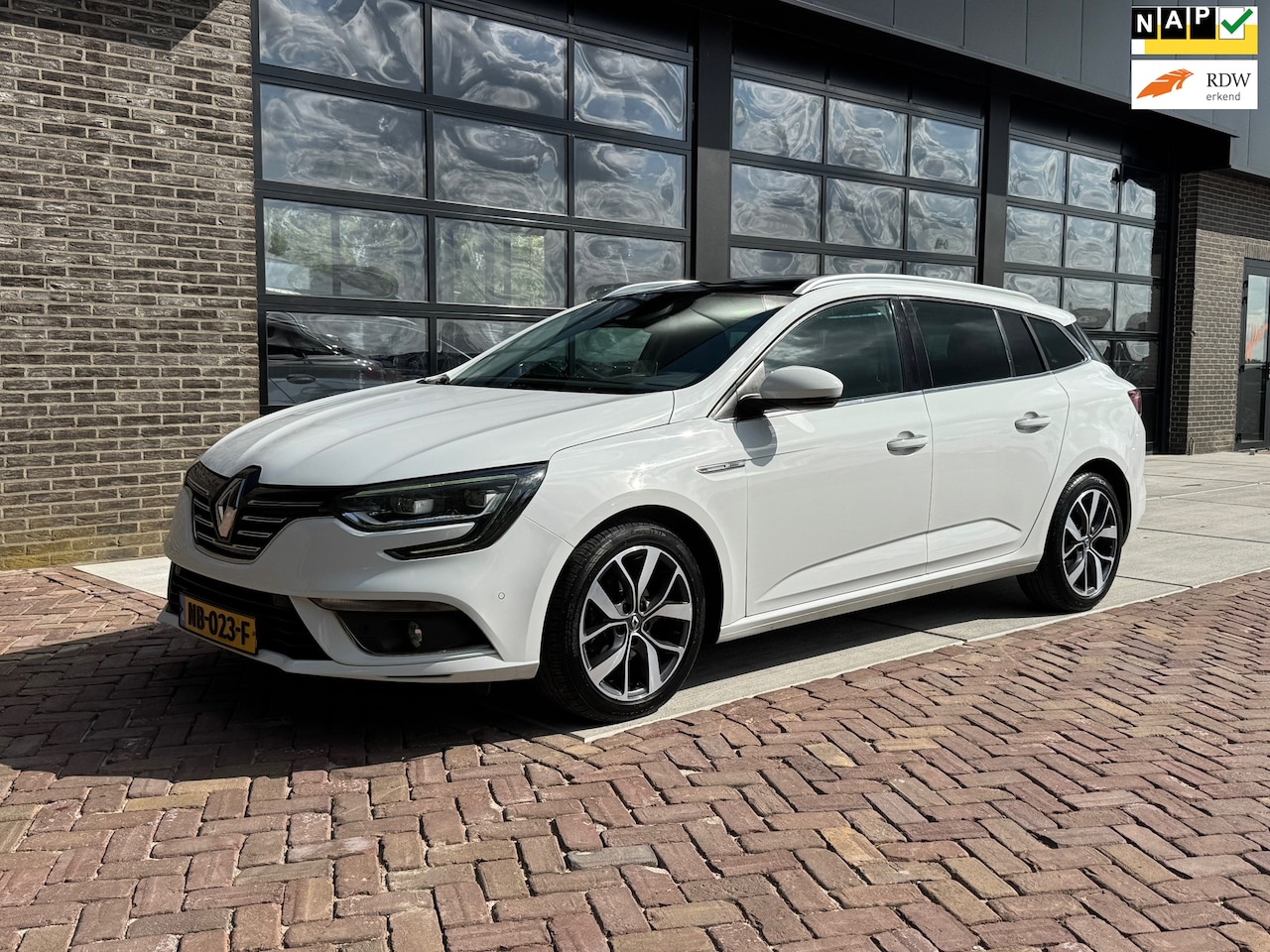 Renault Mégane Estate - 1.5 dCi Bose | Dak | Leer | Massage | Ambiance | - AutoWereld.nl