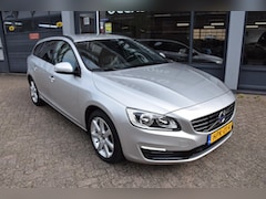 Volvo V60 - 1.5 T2 Kinetic , Automaat, Navi, PDC voor-achter, Sport lederen stoelen , Cruise contr. Ra