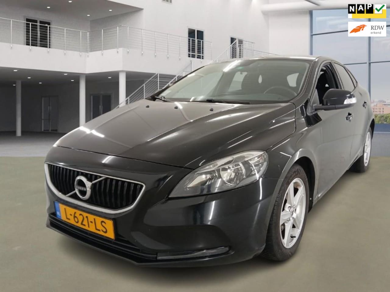 Volvo V40 - 2.0 D2 Momentum EXPORT - AutoWereld.nl