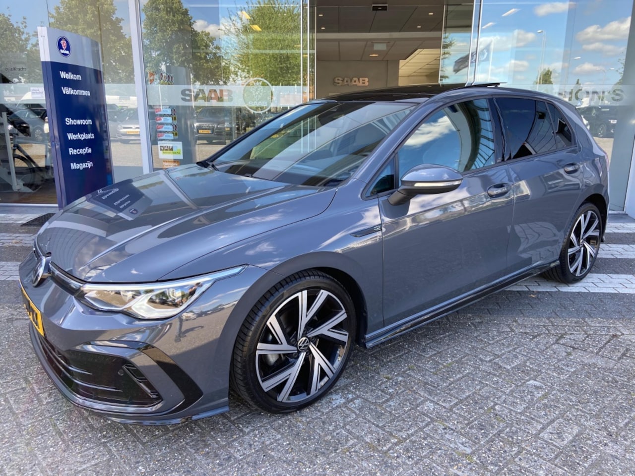 Volkswagen Golf - 1.5 eTSI R-Line Trekhaak/Pano/Digitaaldasboard/BTWAUTO - AutoWereld.nl