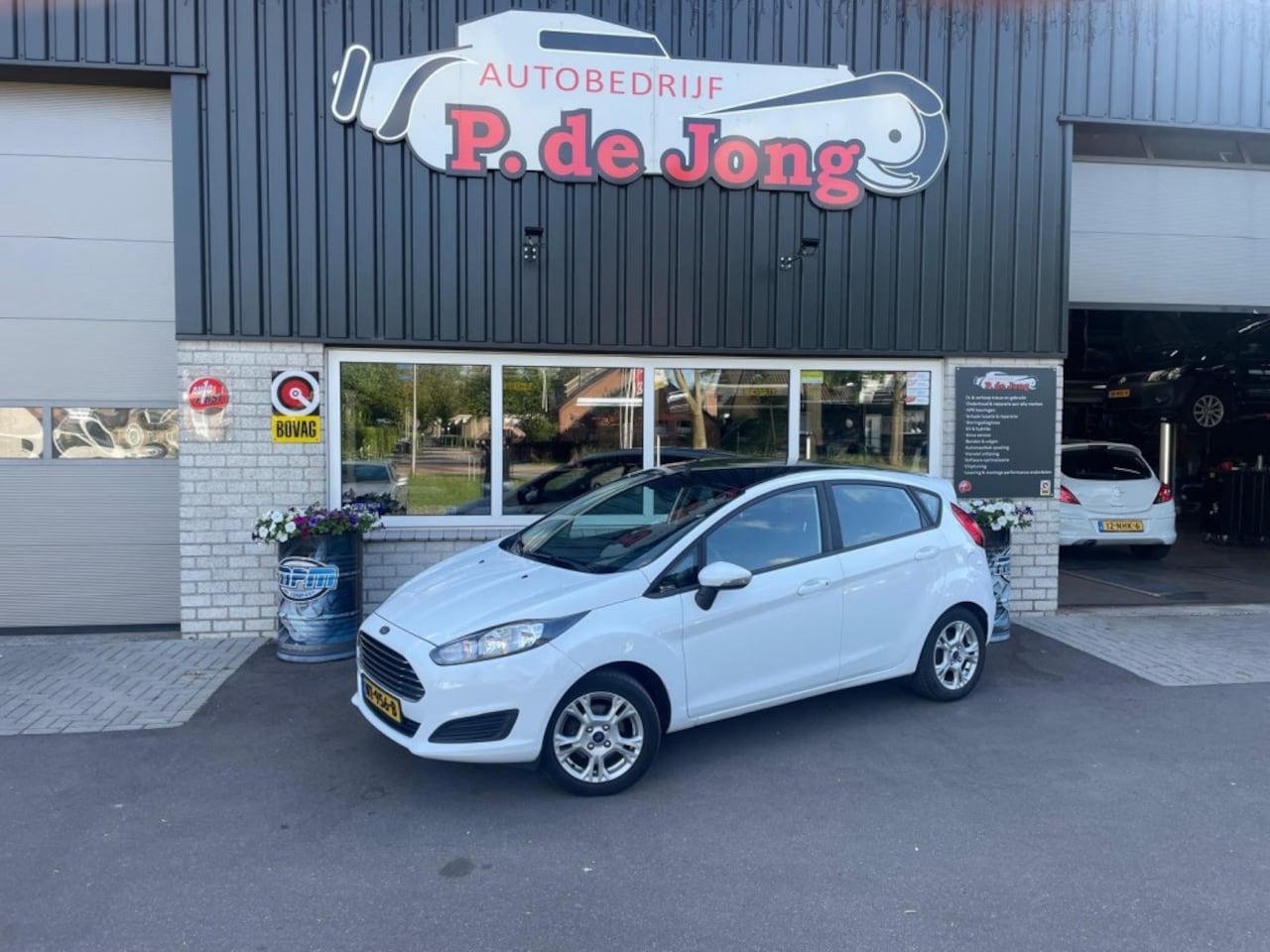 Ford Fiesta - 1.0 ECOB. STYLE Two-Tone (Zwart dak)  Airco Stoelverwarming! - AutoWereld.nl