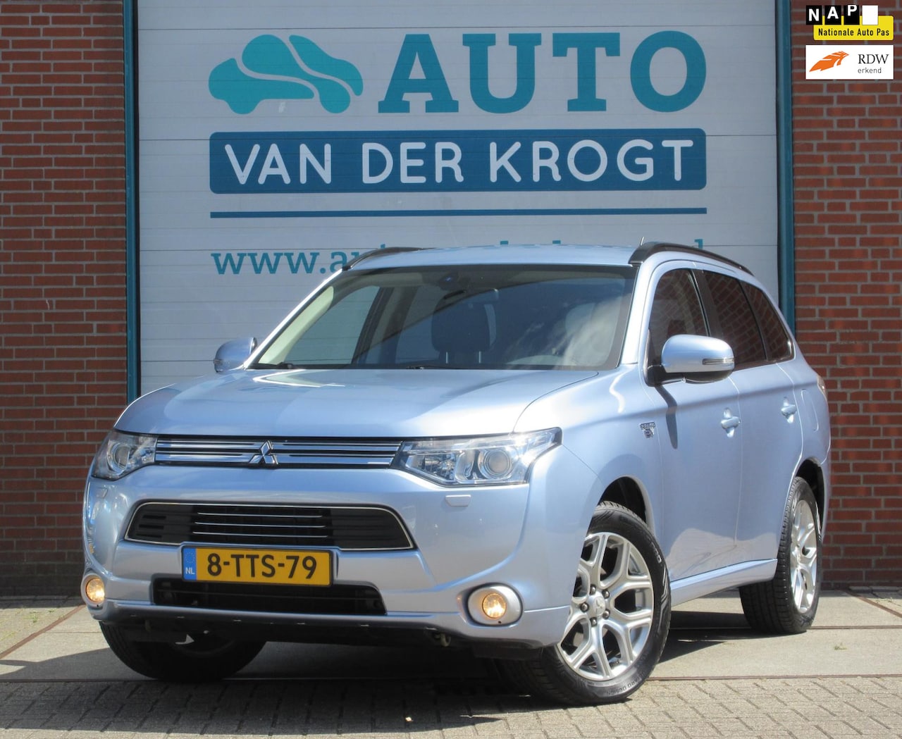 Mitsubishi Outlander - 2.0 PHEV Executive Edition 2.0 PHEV Executive Edition, Trekhaak, Xenon, Navi, APK 7-26 - AutoWereld.nl