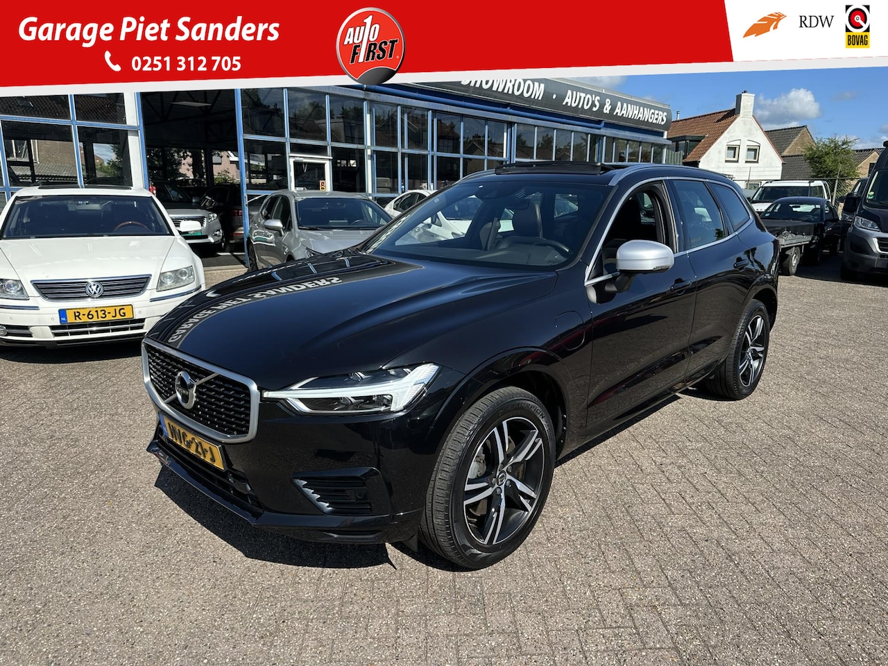 Volvo XC60 - 2.0 T8 Twin Engine AWD R-Design I Trekhaak I Panorama I Voorruit verw. I - AutoWereld.nl
