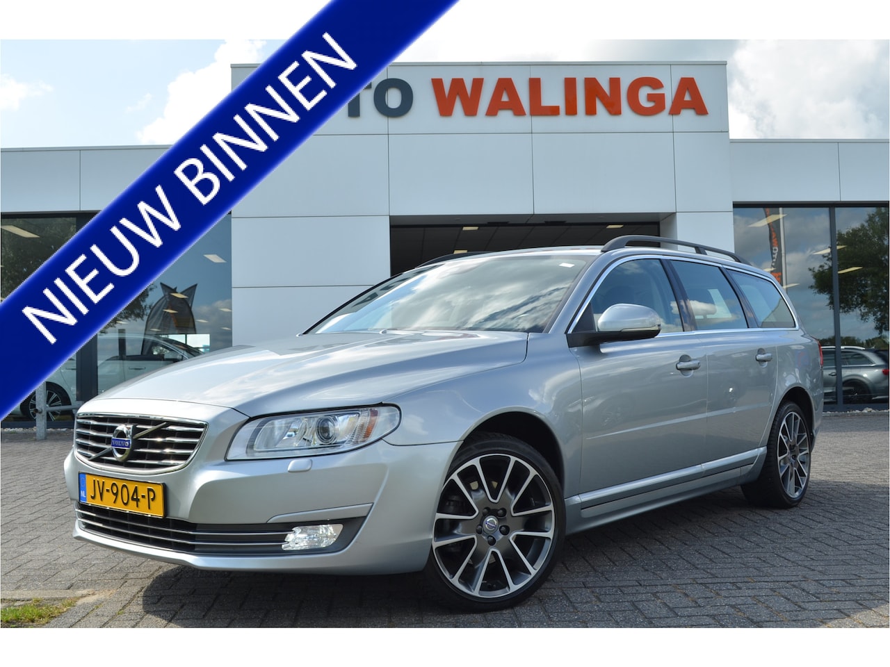 Volvo V70 - 2.0 D3 Polar+ Leer | Xenon | PDC | Stoelverwarming | Trekhaak | Voorruitverwarming | Autom - AutoWereld.nl