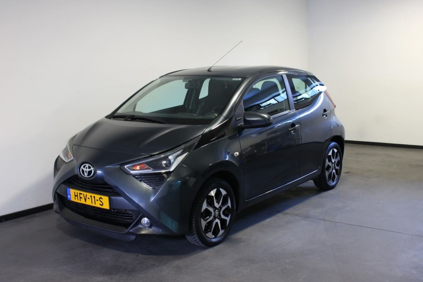 Toyota Aygo - 1.0 VVT-i x-clusiv 1.0 VVT-i x-clusiv, Airco, Navi - AutoWereld.nl