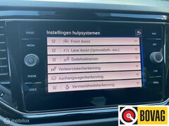 Volkswagen T-Roc - I 1.5 TSI DSG BlackStyle | Camera| Trekhaak | ACC