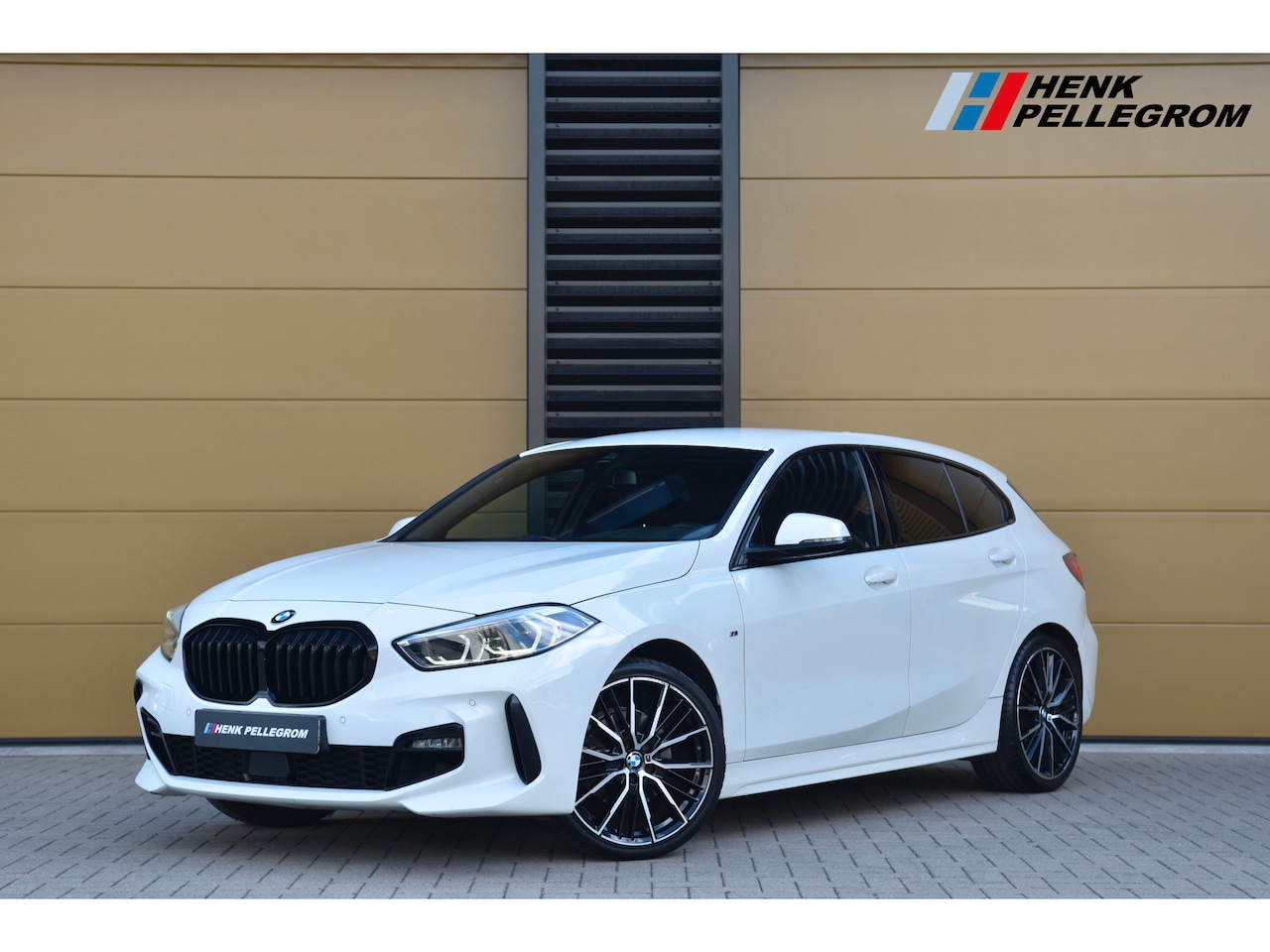 BMW 1-serie - 118i High Executive * M Sportpakket * HIFI * Live cockpit * Head-up * PDC * LED * - AutoWereld.nl