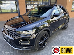 Volkswagen T-Roc - I 1.5 TSI DSG BlackStyle | Camera| Trekhaak | ACC