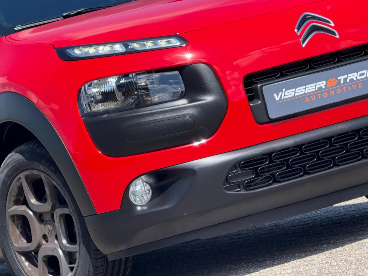 Citroën C4 Cactus - 1.2 e-THP PureTech 110pk Shine - Rouge Aden - Camera/Cruise/Clima - AutoWereld.nl