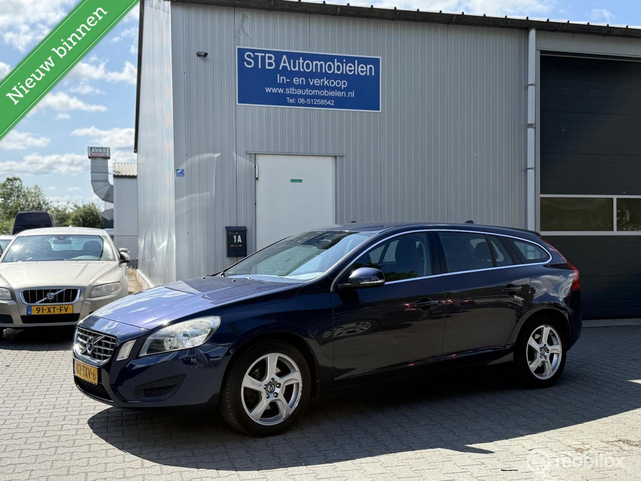 Volvo V60 - 1.6 T3 Momentum 1.6 T3 Momentum, Navi, Netjes - AutoWereld.nl