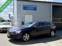 Volvo V60 - 1.6 T3 Momentum, Navi, Netjes