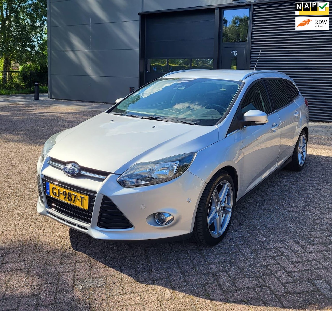 Ford Focus Wagon - 1.0 EcoBoost Titanium 1.0 EcoBoost Titanium, Clima, ParkPilot... - AutoWereld.nl