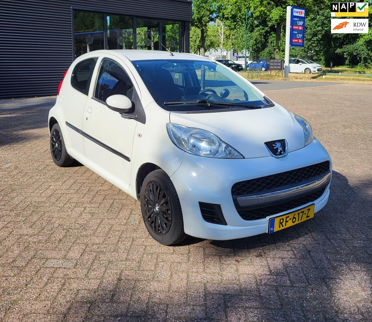 Peugeot 107 - 1.0-12V XR 2011, Wit, Multimedia, Elecra, 5-drs. - AutoWereld.nl
