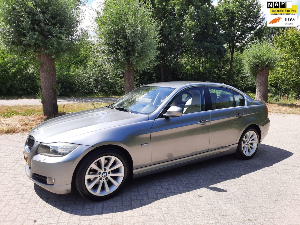 BMW 3-serie - 320i VOL LEER NAVIGATIE GROOT ECC - AutoWereld.nl