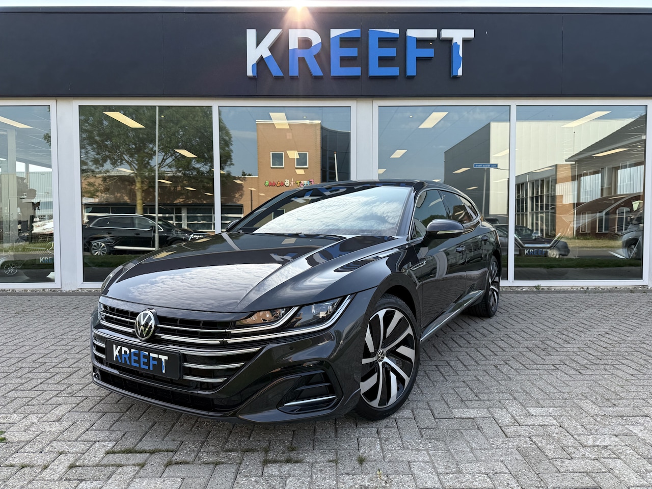 Volkswagen Arteon Shooting Brake - 2.0 TSI R-Line Business 2.0 TSI R-Line Business - AutoWereld.nl