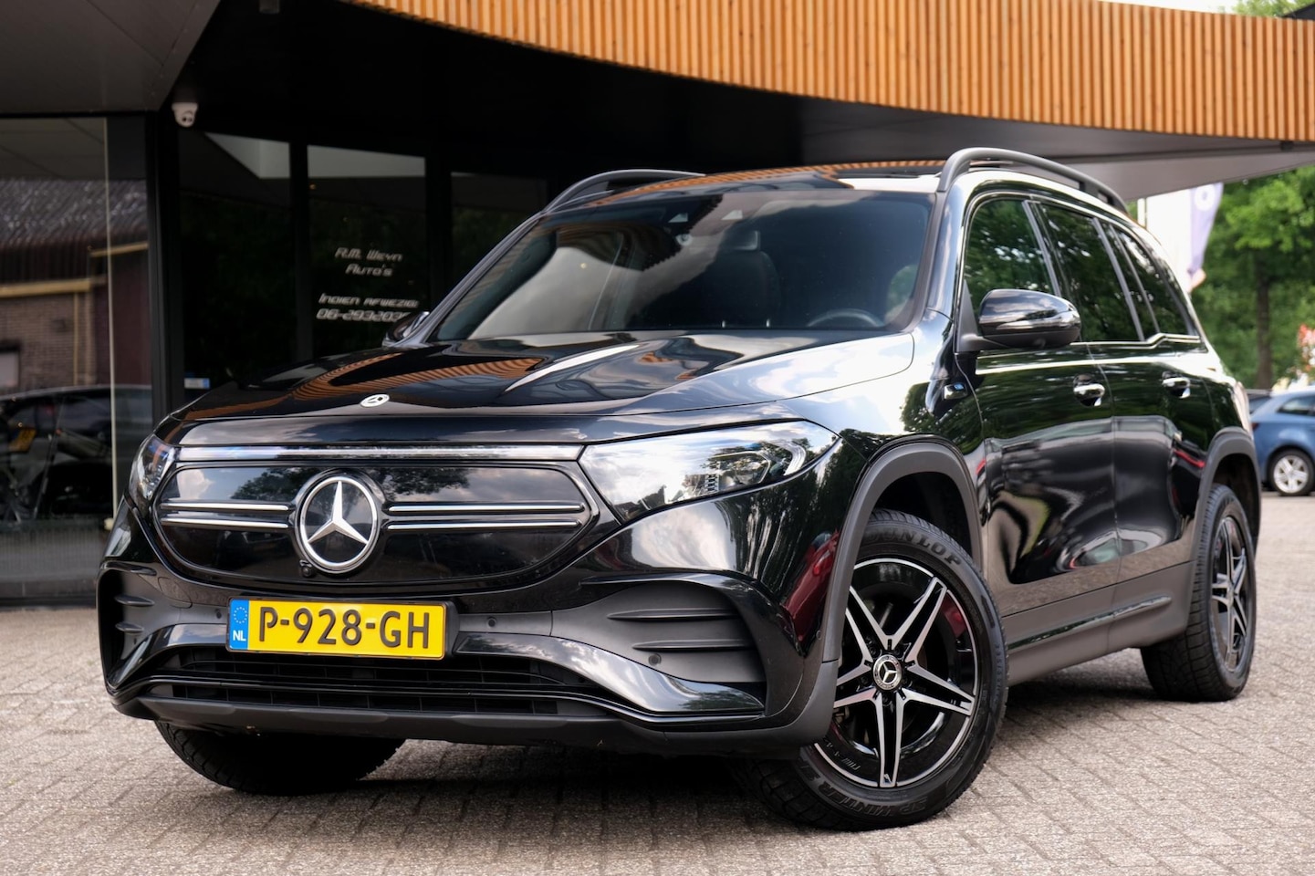 Mercedes-Benz EQB - 300 4MATIC AMG Line 67 kWh/SoH95%/7-Zits/Pano/360°/HUD/Carplay/Standkachel - AutoWereld.nl