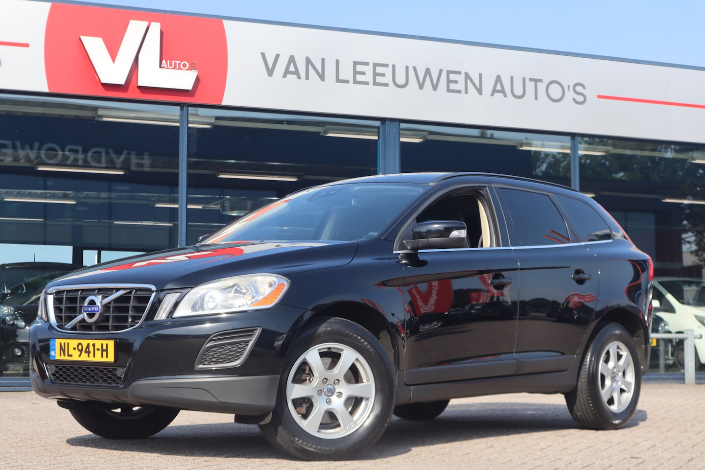 Volvo XC60 - 2.0 T5 Summum | Automaat | Trekhaak | Stoelverwarming - AutoWereld.nl