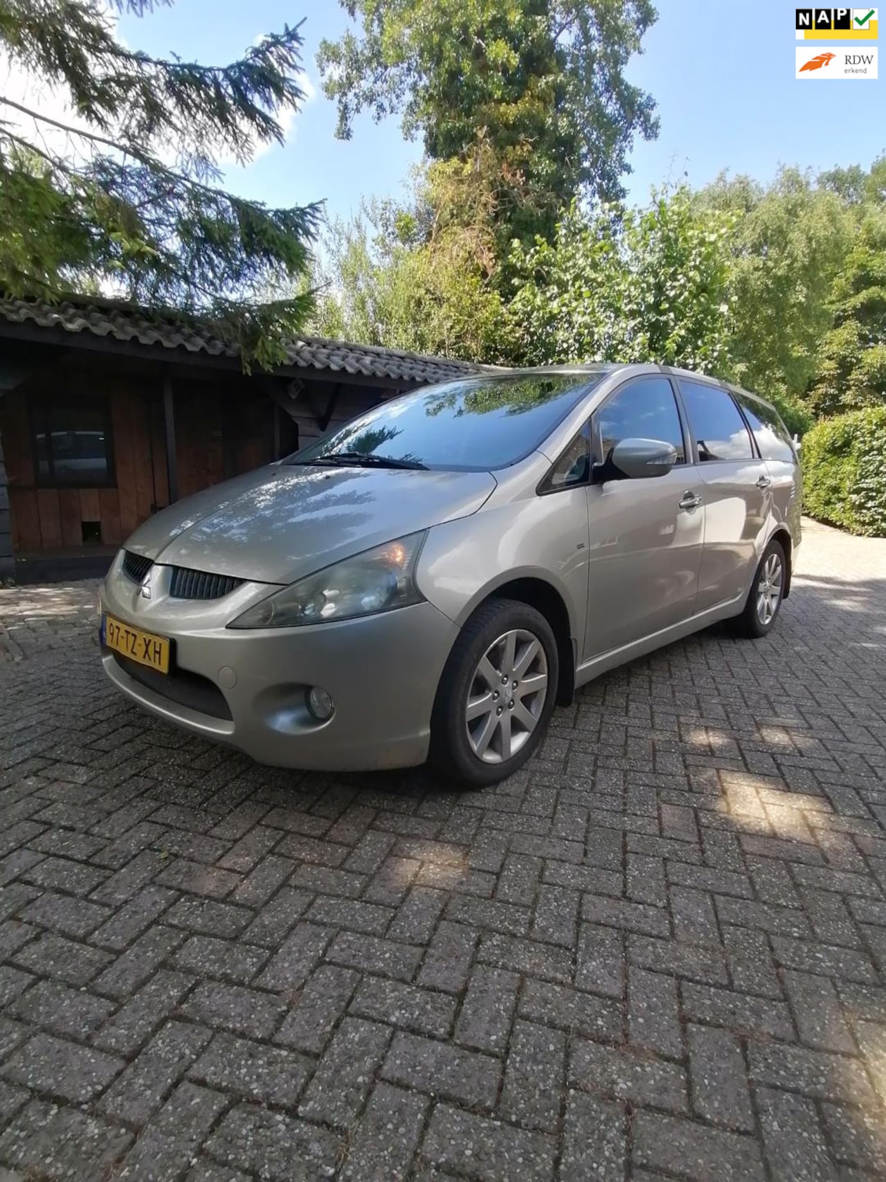 Mitsubishi Grandis - 2.4-16V Intense 7 persoons - AutoWereld.nl